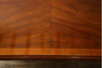 中古　美品　最高級アメリカ家具ブランド　JOHN WIDDICOMB(ジョン ウィディコム)　マホガニー材　保護天板・テーブルパッド付き　格式高い空間を演出する大型ダイニングテーブル　定価約120万円　(R-081156)