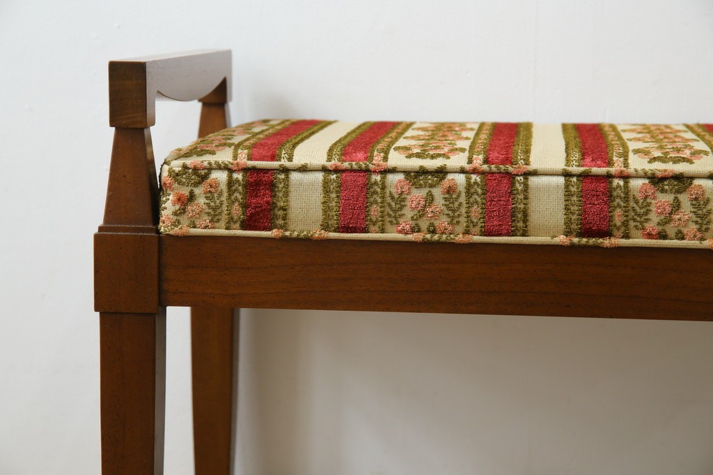 中古　美品　DREXEL HERITAGE(ドレクセルヘリテイジ)　直線的なフォルムが美しいオットマン　(R-081158)