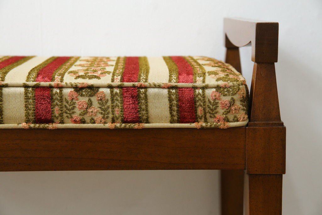 中古　美品　DREXEL HERITAGE(ドレクセルヘリテイジ)　直線的なフォルムが美しいオットマン　(R-081158)