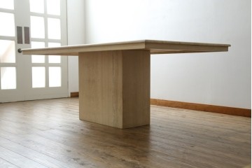 イタリアビンテージ　高級イタリア輸入家具　重厚感あふれる総大理石の大型なダイニングテーブル　(R-081159)