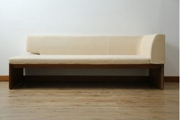 中古　美品　カリモク(karimoku)　スタンダードモダンシリーズ　ウォールナット　スウェード調のクッションカバーが取り出し可能タイプの3人掛けベンチソファ(ソファ、3P、三人掛け)(定価約23万円)(R-081166)