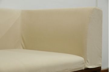中古　美品　カリモク(karimoku)　スタンダードモダンシリーズ　ウォールナット　スウェード調のクッションカバーが取り出し可能タイプの3人掛けベンチソファ(ソファ、3P、三人掛け)(定価約23万円)(R-081166)