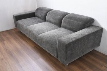 中古　美品　BoConcept(ボーコンセプト)　Henrik Pedersen(ヘンリック・ペダーセン)　Hampton(ハンプトン)　アジャスタブルバック付き　快適な位置に調整できるバックレストを備えた3人掛けソファ(三人掛け、3Pソファ、トリプルソファ、サイド収納付き、北欧)(定価約85万円)(R-081167)