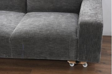 中古　美品　BoConcept(ボーコンセプト)　Henrik Pedersen(ヘンリック・ペダーセン)　Hampton(ハンプトン)　アジャスタブルバック付き　快適な位置に調整できるバックレストを備えた3人掛けソファ(三人掛け、3Pソファ、トリプルソファ、サイド収納付き、北欧)(定価約85万円)(R-081167)
