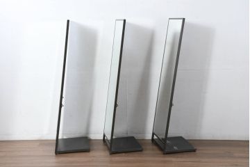 中古　エグジットメタルワークサプライ(EXIT METAL WORK SUPPLY)　インダストリアル感溢れるデザインのスタンドミラー3台セット(姿見、鏡、店舗什器)(定価3台で約42万円)(R-81168)