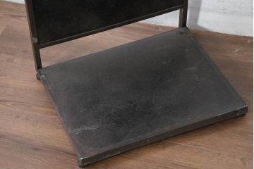 中古　エグジットメタルワークサプライ(EXIT METAL WORK SUPPLY)　インダストリアル感溢れるデザインのスタンドミラー2台セット(姿見、鏡、店舗什器)(定価2台で約28万円)(R-81169)