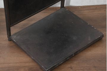 中古　エグジットメタルワークサプライ(EXIT METAL WORK SUPPLY)　インダストリアル感溢れるデザインのスタンドミラー2台セット(姿見、鏡、店舗什器)(定価2台で約28万円)(R-81169)