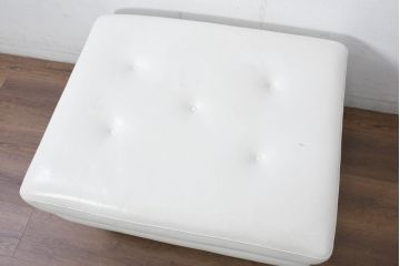 中古　ドイツ　高級家具ブランド　Domicil(ドミシール)　本革(レザー)　シンプルで使い勝手の良いオットマン(フットスツール、1Pソファ、1人掛けソファ、一人掛けソファ、椅子、イス、チェア)(定価約10万円)(R-081170)