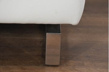 中古　ドイツ　高級家具ブランド　Domicil(ドミシール)　本革(レザー)　シンプルで使い勝手の良いオットマン(フットスツール、1Pソファ、1人掛けソファ、一人掛けソファ、椅子、イス、チェア)(定価約10万円)(R-081170)