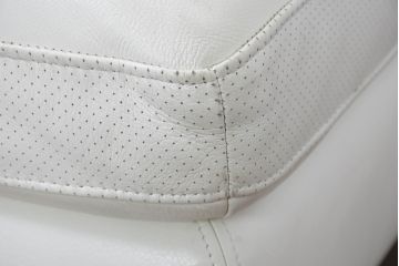 中古　ドイツ　高級家具ブランド　Domicil(ドミシール)　本革(レザー)　シンプルで使い勝手の良いオットマン(フットスツール、1Pソファ、1人掛けソファ、一人掛けソファ、椅子、イス、チェア)(定価約10万円)(R-081170)