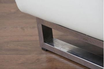 中古　ドイツ　高級家具ブランド　Domicil(ドミシール)　本革(レザー)　シンプルで使い勝手の良いオットマン(フットスツール、1Pソファ、1人掛けソファ、一人掛けソファ、椅子、イス、チェア)(定価約10万円)(R-081170)