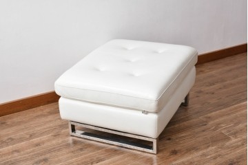 中古　ドイツ　高級家具ブランド　Domicil(ドミシール)　本革(レザー)　シンプルで使い勝手の良いオットマン(フットスツール)　定価約10万円相当　(R-081170)