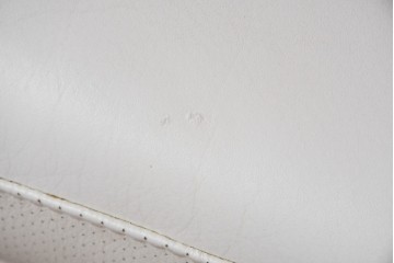 中古　ドイツ　高級家具ブランド　Domicil(ドミシール)　本革(レザー)　シンプルで使い勝手の良いオットマン(フットスツール)　定価約10万円相当　(R-081170)