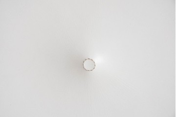 中古　ドイツ　高級家具ブランド　Domicil(ドミシール)　本革(レザー)　シンプルで使い勝手の良いオットマン(フットスツール)　定価約10万円相当　(R-081170)