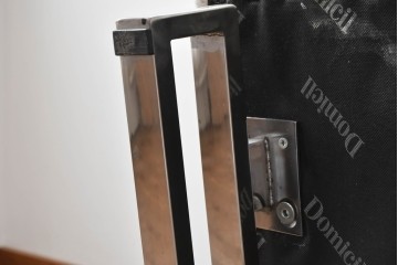 中古　ドイツ　高級家具ブランド　Domicil(ドミシール)　本革(レザー)　シンプルで使い勝手の良いオットマン(フットスツール)　定価約10万円相当　(R-081170)