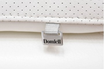 中古　ドイツ　高級家具ブランド　Domicil(ドミシール)　本革(レザー)　シンプルで使い勝手の良いオットマン(フットスツール)　定価約10万円相当　(R-081170)