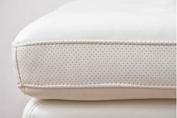 中古　ドイツ　高級家具ブランド　Domicil(ドミシール)　本革(レザー)　シンプルで使い勝手の良いオットマン(フットスツール)　定価約10万円相当　(R-081170)