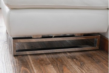 中古　ドイツ　高級家具ブランド　Domicil(ドミシール)　本革(レザー)　シンプルで使い勝手の良いオットマン(フットスツール)　定価約10万円相当　(R-081170)