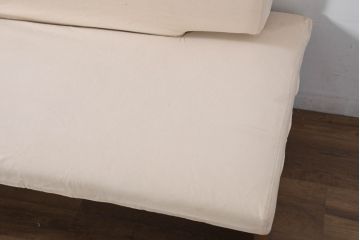 中古　美品　カリモク(karimoku)　スタンダードモダンシリーズ　ウォールナット　スウェード調のクッションカバーが取り出し可能タイプのカウチソファ(ソファ、1人掛け、2人掛け)(定価約15万円)(R-081171)