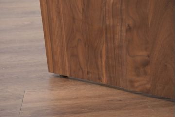 中古　美品　カリモク(karimoku)　スタンダードモダンシリーズ　ウォールナット　スウェード調のクッションカバーが取り出し可能タイプのカウチソファ(ソファ、1人掛け、2人掛け)(定価約15万円)(R-081171)