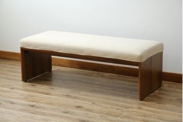 中古　美品　カリモク(karimoku)　スタンダードモダンシリーズ　ウォールナット　スウェード調のクッションカバーが取り出し可能タイプのシンプルなベンチ(長椅子、1人掛け、2人掛け)(定価約11万円)(R-081172)