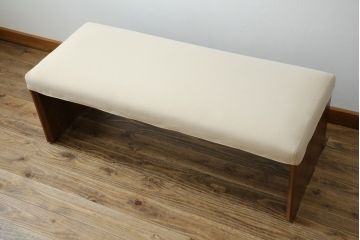 中古　美品　カリモク(karimoku)　スタンダードモダンシリーズ　ウォールナット　スウェード調のクッションカバーが取り出し可能タイプのシンプルなベンチ(長椅子、1人掛け、2人掛け)(定価約11万円)(R-081172)