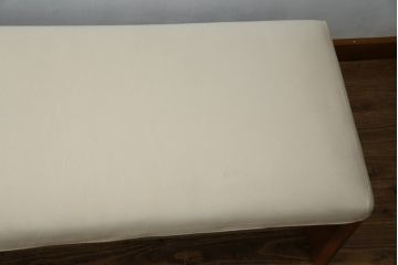 中古　美品　カリモク(karimoku)　スタンダードモダンシリーズ　ウォールナット　スウェード調のクッションカバーが取り出し可能タイプのシンプルなベンチ(長椅子、1人掛け、2人掛け)(定価約11万円)(R-081172)
