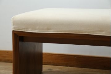 中古　美品　カリモク(karimoku)　スタンダードモダンシリーズ　ウォールナット　スウェード調のクッションカバーが取り出し可能タイプのシンプルなベンチ(長椅子、1人掛け、2人掛け)(定価約11万円)(R-081172)