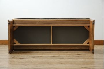 中古　美品　カリモク(karimoku)　スタンダードモダンシリーズ　ウォールナット　スウェード調のクッションカバーが取り出し可能タイプのシンプルなベンチ(長椅子、1人掛け、2人掛け)(定価約11万円)(R-081172)