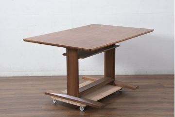 中古　カリモク家具(karimoku)　スタンダードモダンシリーズ　ウォールナット材　天板下に収納スペースがある食堂テーブル(ダイニングテーブル、食卓、4人掛け、6人掛け、作業台)(定価約22万円)(R-081173)