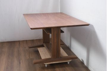 中古　カリモク家具(karimoku)　スタンダードモダンシリーズ　ウォールナット材　天板下に収納スペースがある食堂テーブル(ダイニングテーブル、食卓、4人掛け、6人掛け、作業台)(定価約22万円)(R-081173)