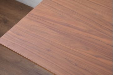 中古　カリモク家具(karimoku)　スタンダードモダンシリーズ　ウォールナット材　天板下に収納スペースがある食堂テーブル(ダイニングテーブル、食卓、4人掛け、6人掛け、作業台)(定価約22万円)(R-081173)