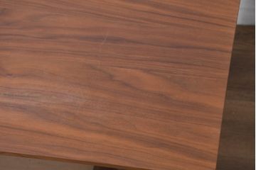 中古　カリモク家具(karimoku)　スタンダードモダンシリーズ　ウォールナット材　天板下に収納スペースがある食堂テーブル(ダイニングテーブル、食卓、4人掛け、6人掛け、作業台)(定価約22万円)(R-081173)