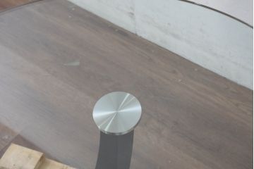 中古　希少な廃番品　高級イタリア家具ブランド　CATTELAN(カッテラン)　ガラストップ　どの角度から見ても美しい斬新なモダンデザインが魅力のコーヒーテーブル(ローテーブル、センターテーブル、リビングテーブル、ガラストップテーブル、ラウンドテーブル、丸テーブル)(定価約17万円)(R-081174)