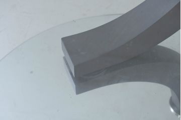 中古　希少な廃番品　高級イタリア家具ブランド　CATTELAN(カッテラン)　ガラストップ　どの角度から見ても美しい斬新なモダンデザインが魅力のコーヒーテーブル(ローテーブル、センターテーブル、リビングテーブル、ガラストップテーブル、ラウンドテーブル、丸テーブル)(定価約17万円)(R-081174)
