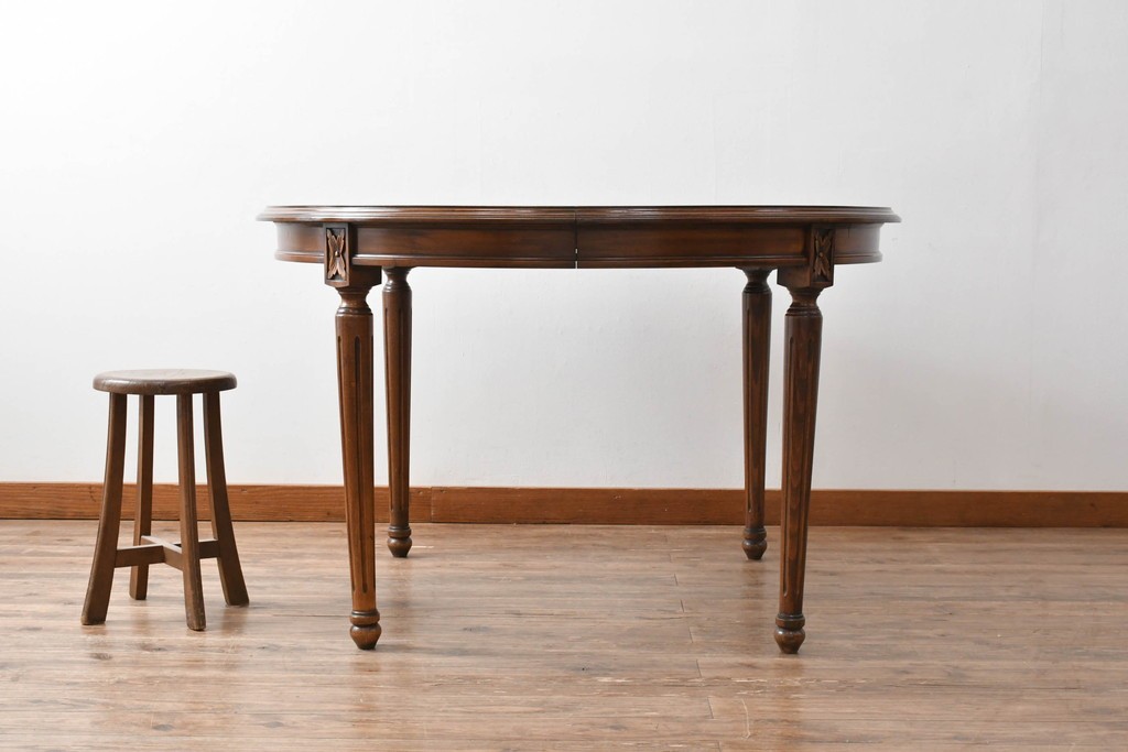 アメリカビンテージ　アメリカンカントリー　上品な装飾が魅力的なエクステンションテーブル　(R-081175)