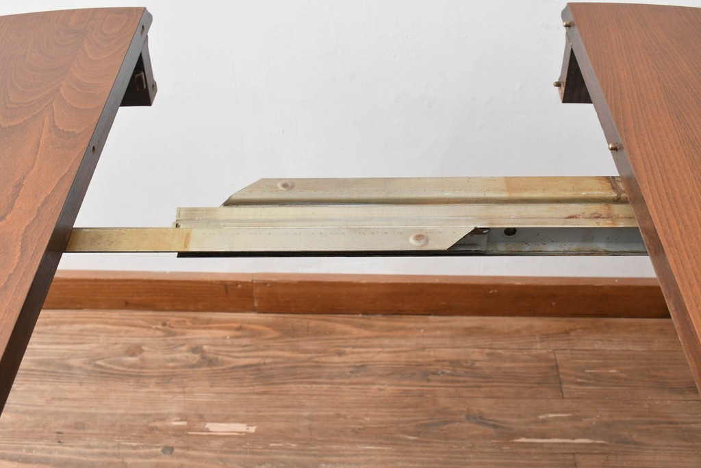 アメリカビンテージ　アメリカンカントリー　上品な装飾が魅力的なエクステンションテーブル　(R-081175)