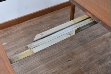 アメリカビンテージ　アメリカンカントリー　上品な装飾が魅力的なエクステンションテーブル　(R-081175)