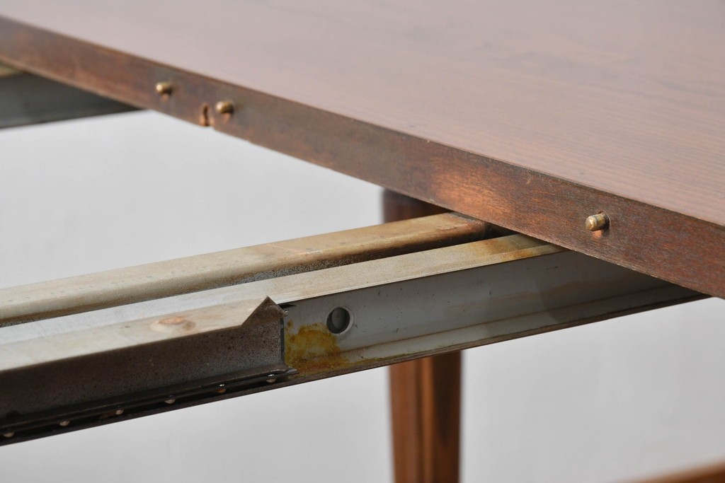 アメリカビンテージ　アメリカンカントリー　上品な装飾が魅力的なエクステンションテーブル　(R-081175)