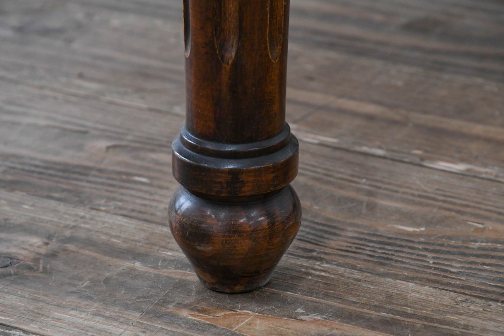 アメリカビンテージ　アメリカンカントリー　上品な装飾が魅力的なエクステンションテーブル　(R-081175)