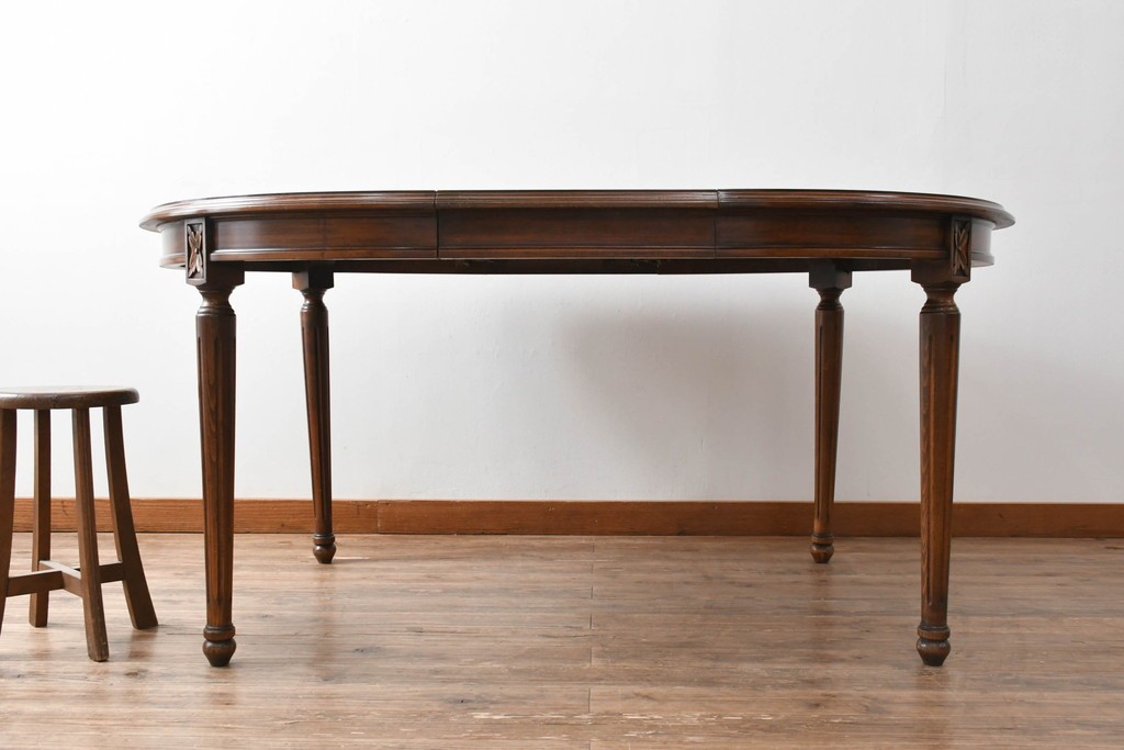 アメリカビンテージ　アメリカンカントリー　上品な装飾が魅力的なエクステンションテーブル　(R-081175)