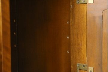中古　美品　美しい彫刻とパーケットリーが目を惹くサイドボード(サーバー、サイドキャビネット、収納棚、戸棚、寄木細工)(定価約25万円)(R-081176)