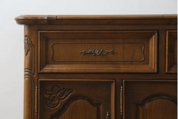 中古　美品　美しい彫刻とパーケットリーが目を惹くサイドボード(サーバー、サイドキャビネット、収納棚、戸棚、寄木細工)(定価約25万円)(R-081176)