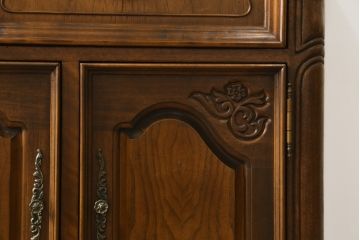 中古　美品　美しい彫刻とパーケットリーが目を惹くサイドボード(サーバー、サイドキャビネット、収納棚、戸棚、寄木細工)(定価約25万円)(R-081176)