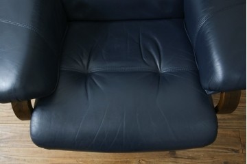 和製ビンテージ　maruni(マルニ木工)　オールドマルニ　本革(レザー)　優雅な寛ぎの時間を演出するリクライニングチェアとオットマンのセット　(R-081177)