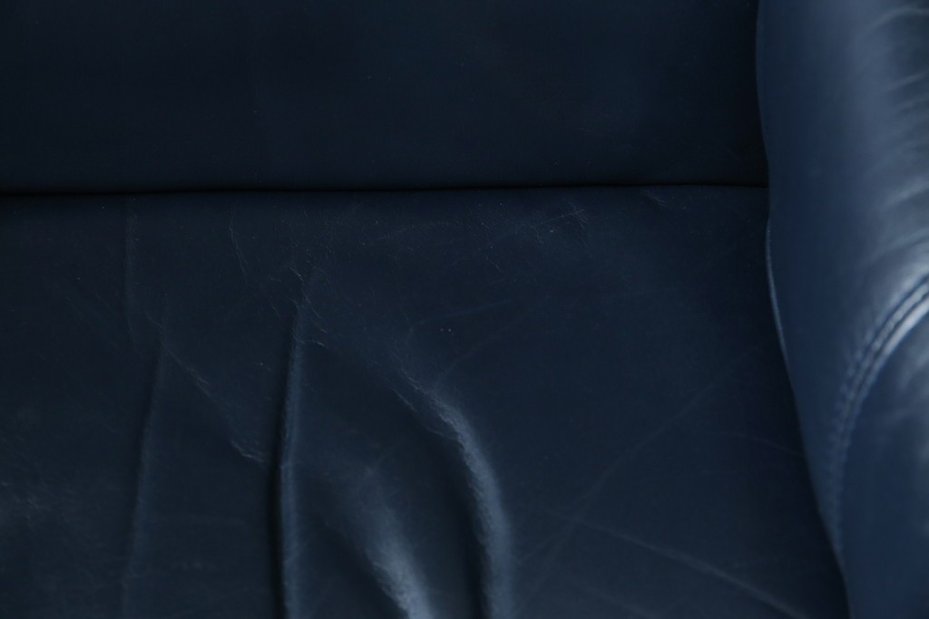 和製ビンテージ　maruni(マルニ木工)　オールドマルニ　本革(レザー)　優雅な寛ぎの時間を演出するリクライニングチェアとオットマンのセット　(R-081177)