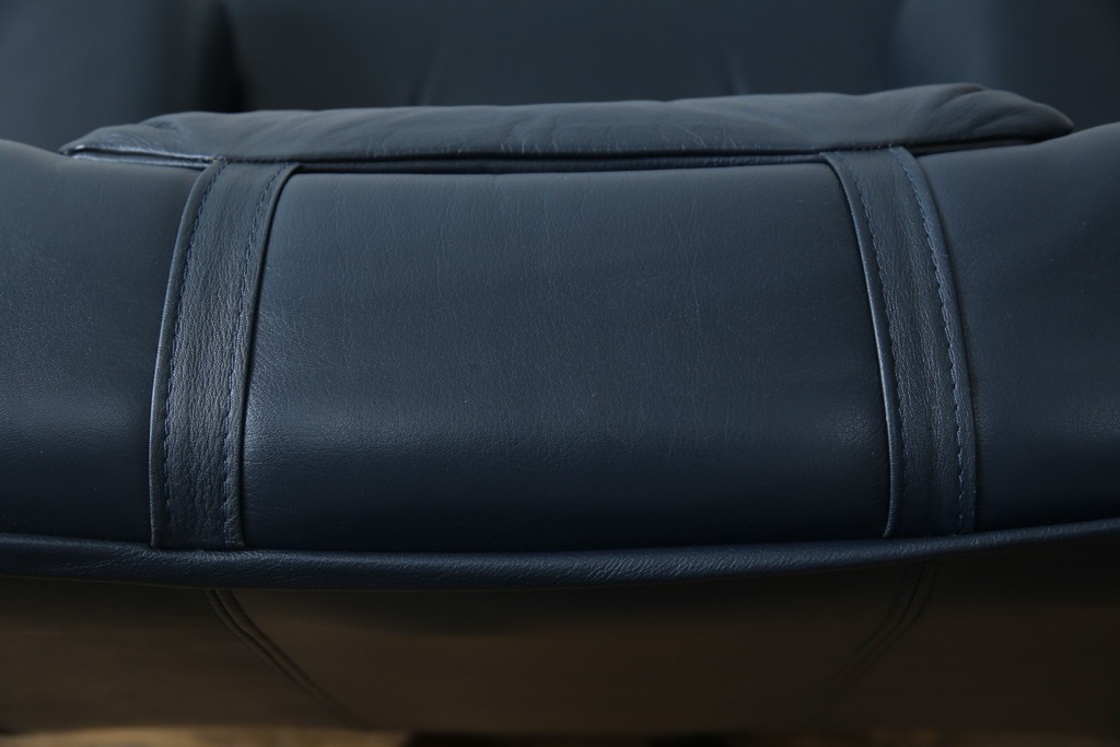 和製ビンテージ　maruni(マルニ木工)　オールドマルニ　本革(レザー)　優雅な寛ぎの時間を演出するリクライニングチェアとオットマンのセット　(R-081177)