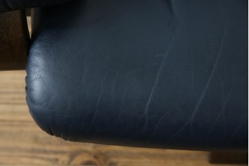 和製ビンテージ　maruni(マルニ木工)　オールドマルニ　本革(レザー)　優雅な寛ぎの時間を演出するリクライニングチェアとオットマンのセット　(R-081177)