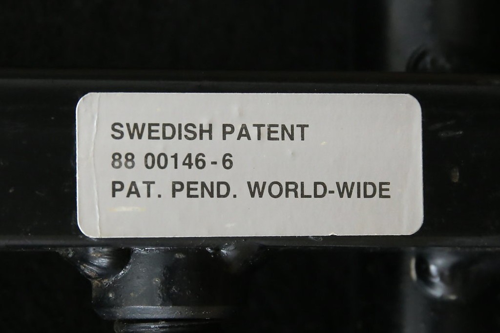 和製ビンテージ　maruni(マルニ木工)　オールドマルニ　本革(レザー)　優雅な寛ぎの時間を演出するリクライニングチェアとオットマンのセット　(R-081177)