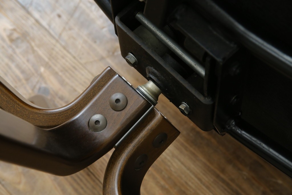 和製ビンテージ　maruni(マルニ木工)　オールドマルニ　本革(レザー)　優雅な寛ぎの時間を演出するリクライニングチェアとオットマンのセット　(R-081177)